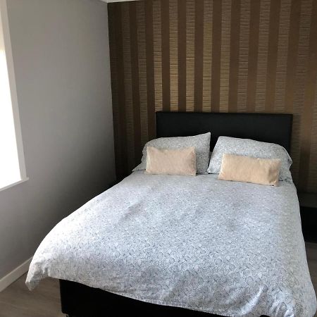 Saracen Head Hotel Beith Екстер'єр фото