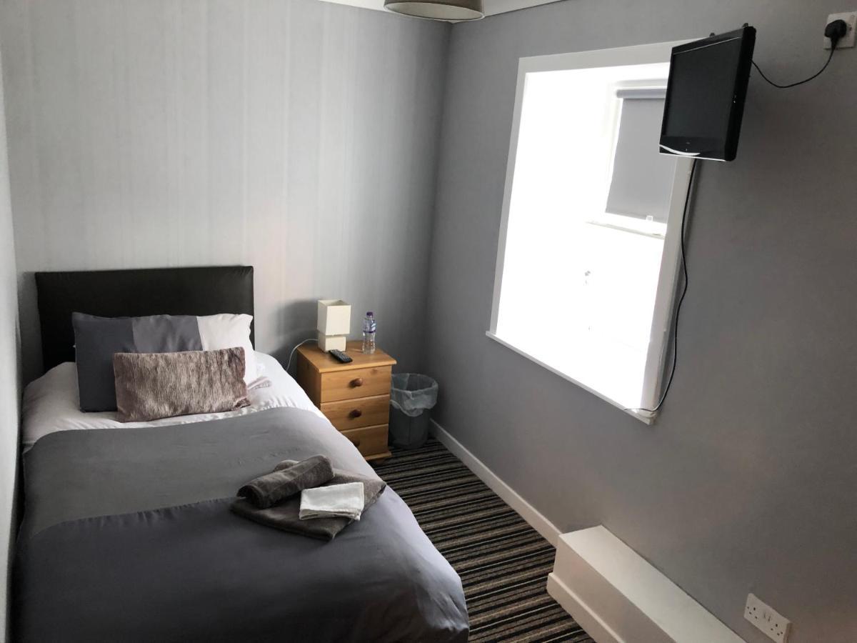 Saracen Head Hotel Beith Екстер'єр фото