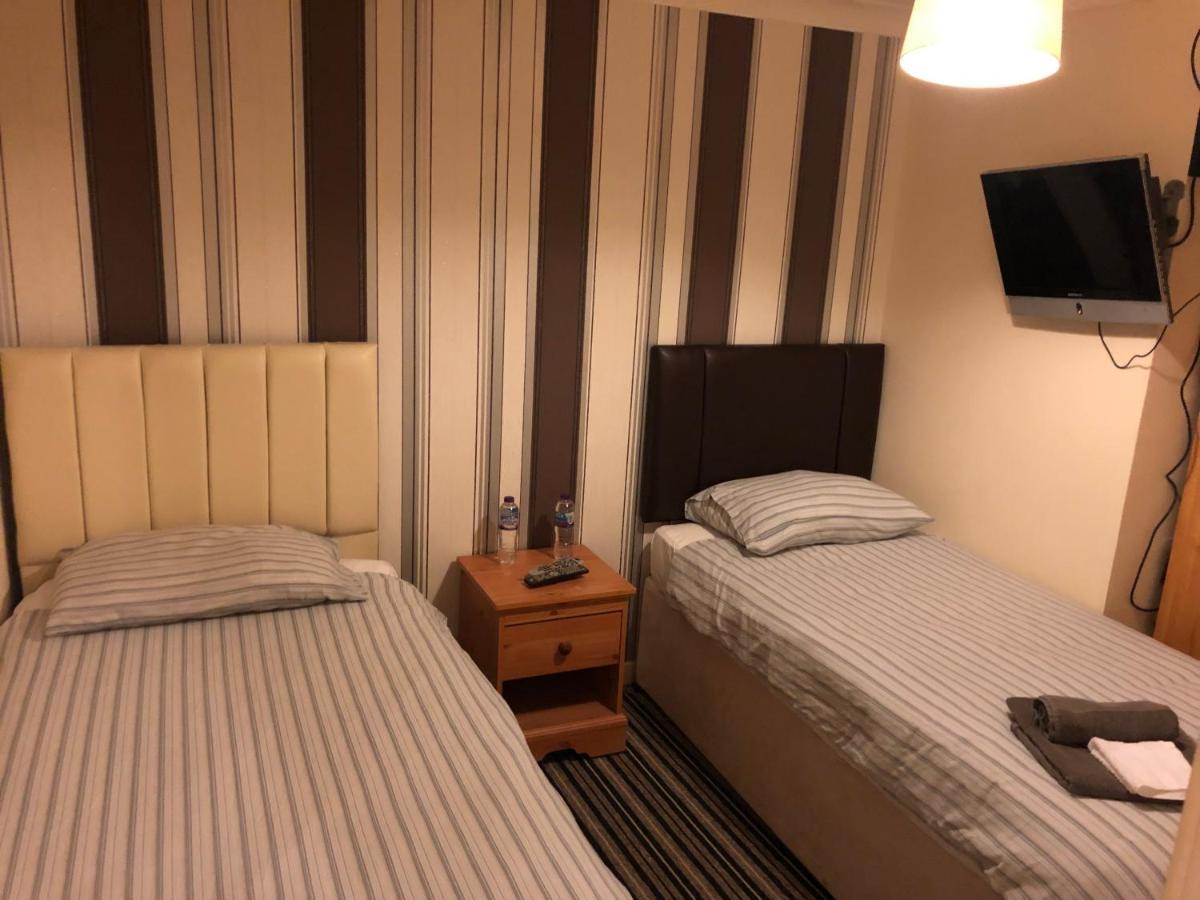 Saracen Head Hotel Beith Екстер'єр фото